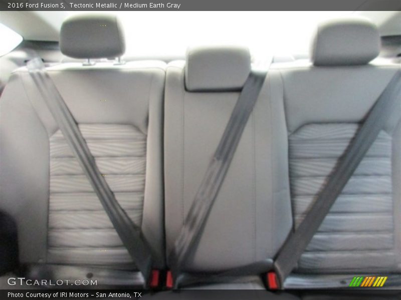 Tectonic Metallic / Medium Earth Gray 2016 Ford Fusion S