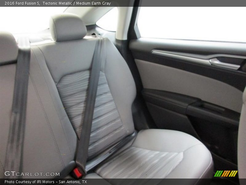 Tectonic Metallic / Medium Earth Gray 2016 Ford Fusion S