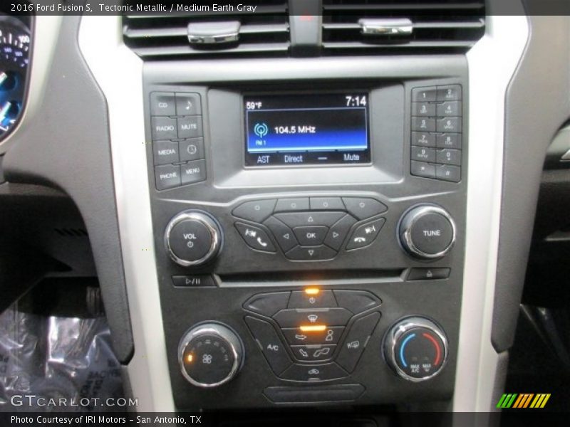 Tectonic Metallic / Medium Earth Gray 2016 Ford Fusion S