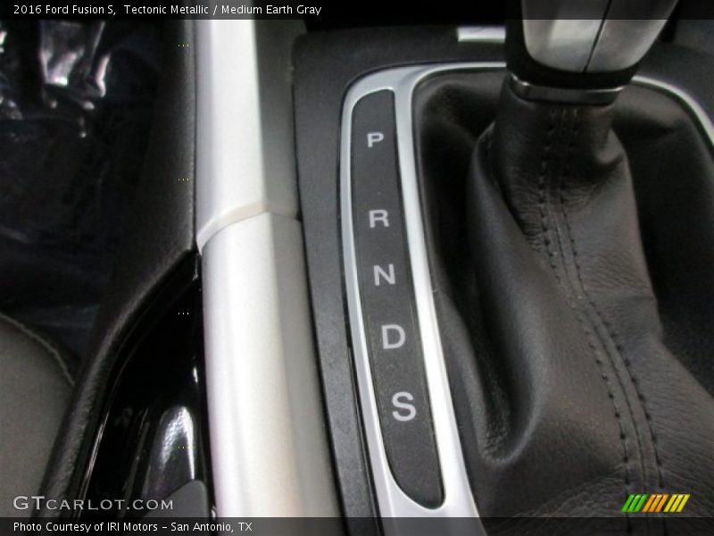 Tectonic Metallic / Medium Earth Gray 2016 Ford Fusion S