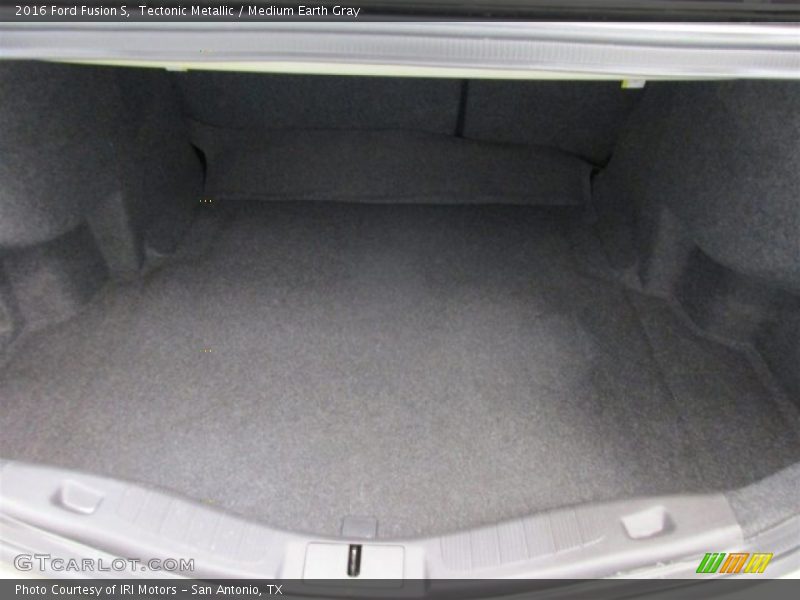 Tectonic Metallic / Medium Earth Gray 2016 Ford Fusion S