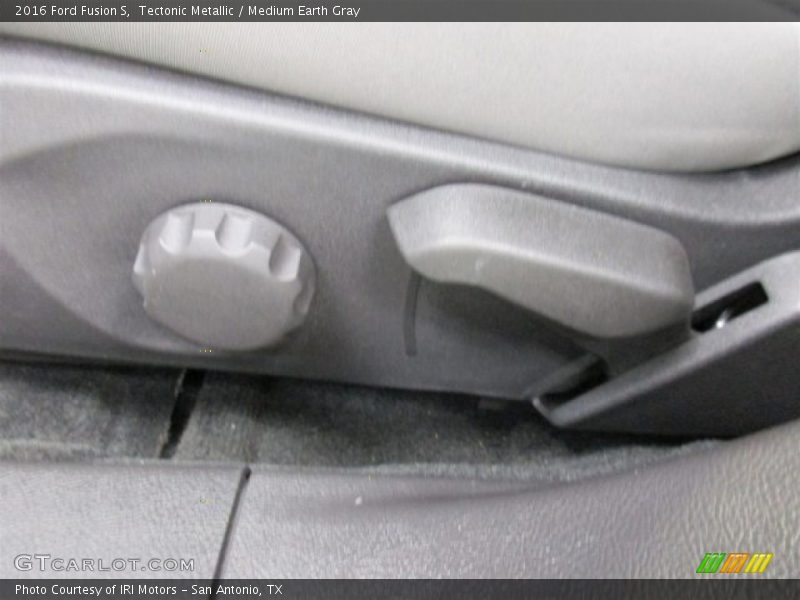 Tectonic Metallic / Medium Earth Gray 2016 Ford Fusion S