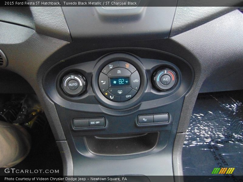 Tuxedo Black Metallic / ST Charcoal Black 2015 Ford Fiesta ST Hatchback