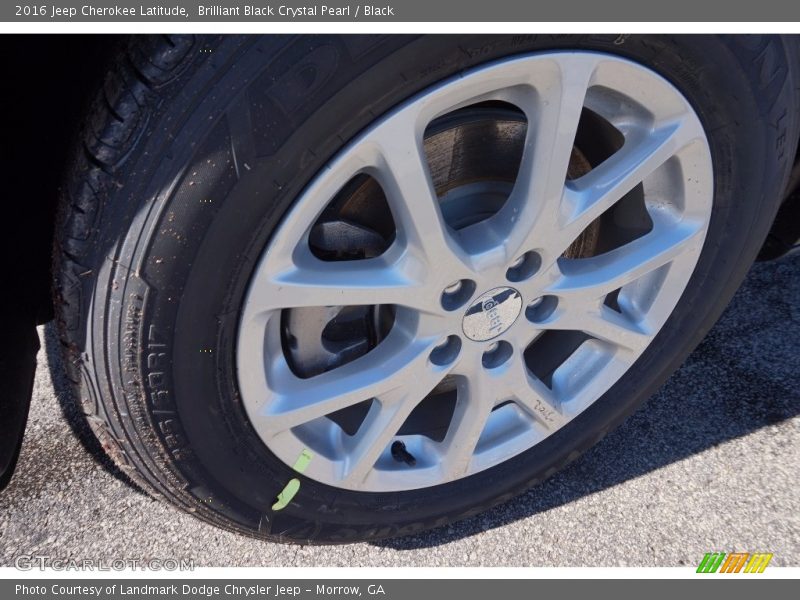 Brilliant Black Crystal Pearl / Black 2016 Jeep Cherokee Latitude