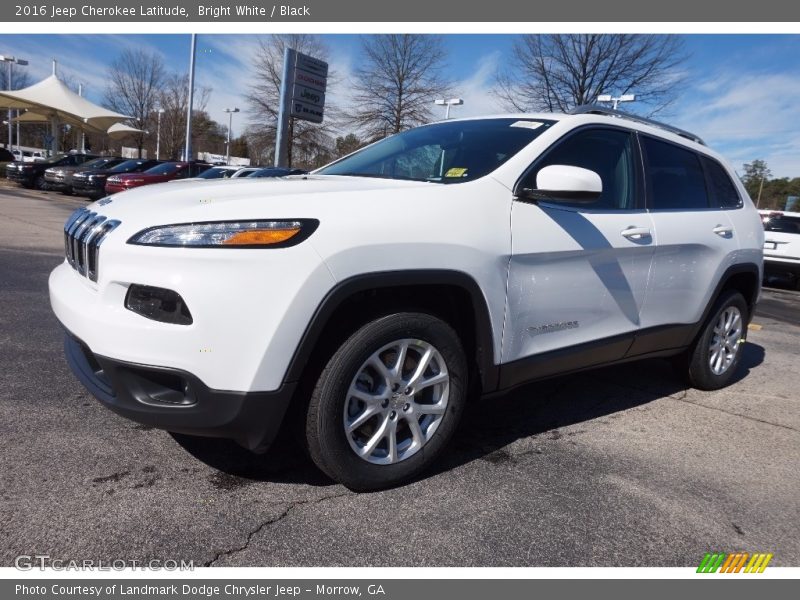 Bright White / Black 2016 Jeep Cherokee Latitude