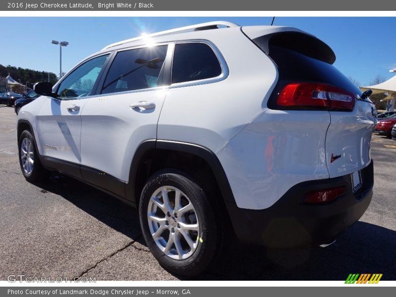 Bright White / Black 2016 Jeep Cherokee Latitude