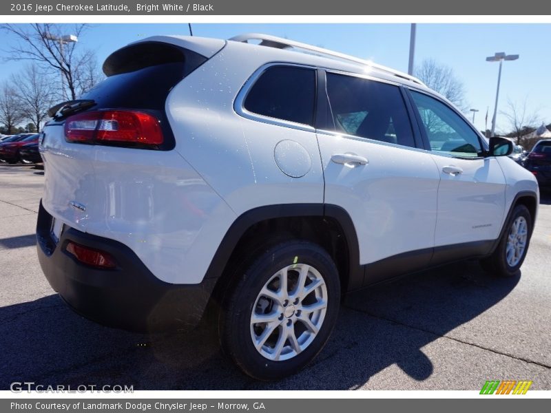 Bright White / Black 2016 Jeep Cherokee Latitude