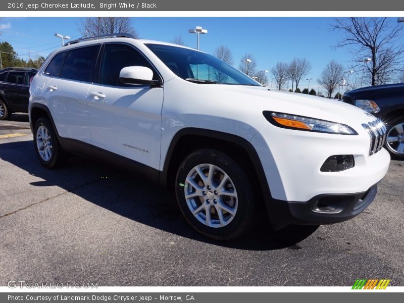 Bright White / Black 2016 Jeep Cherokee Latitude