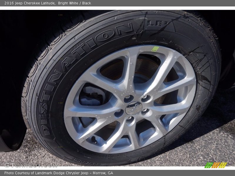 Bright White / Black 2016 Jeep Cherokee Latitude