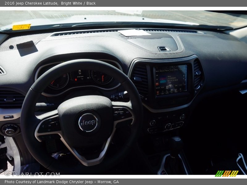Bright White / Black 2016 Jeep Cherokee Latitude