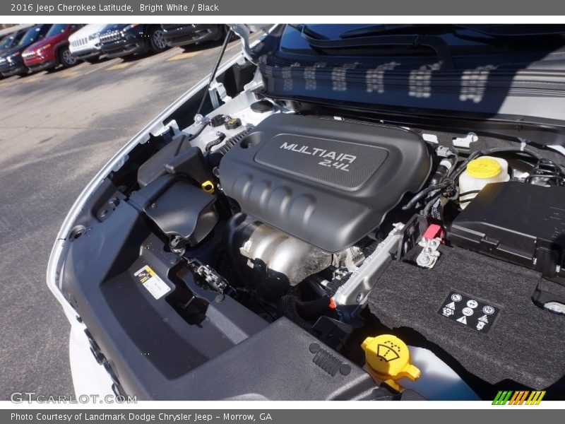 Bright White / Black 2016 Jeep Cherokee Latitude