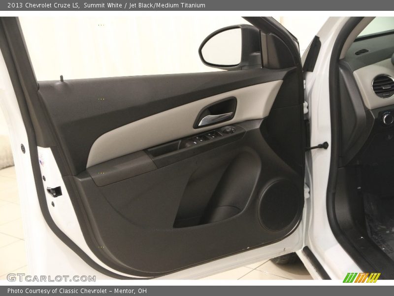 Summit White / Jet Black/Medium Titanium 2013 Chevrolet Cruze LS