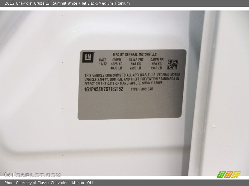 Summit White / Jet Black/Medium Titanium 2013 Chevrolet Cruze LS
