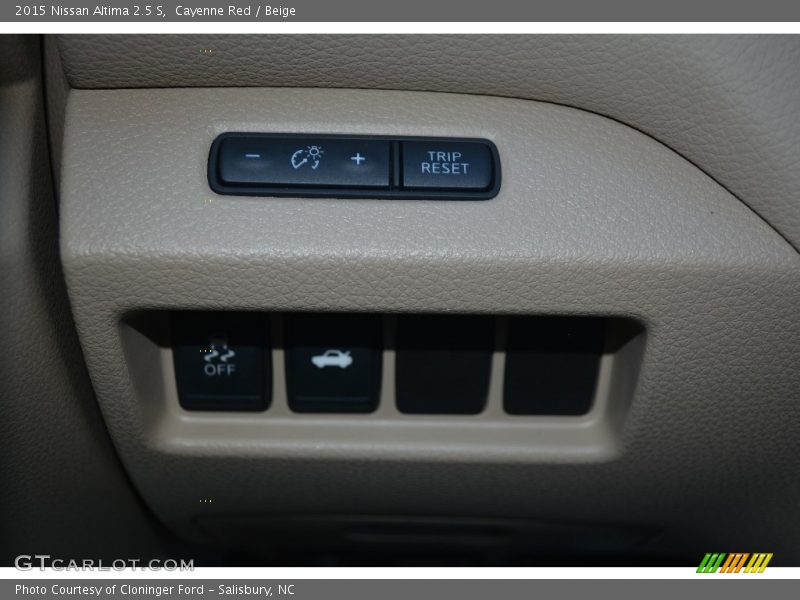 Cayenne Red / Beige 2015 Nissan Altima 2.5 S