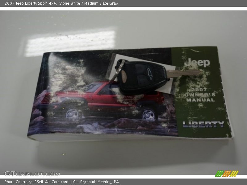 Stone White / Medium Slate Gray 2007 Jeep Liberty Sport 4x4