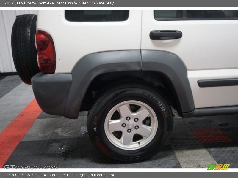 Stone White / Medium Slate Gray 2007 Jeep Liberty Sport 4x4