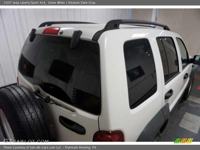 Stone White / Medium Slate Gray 2007 Jeep Liberty Sport 4x4