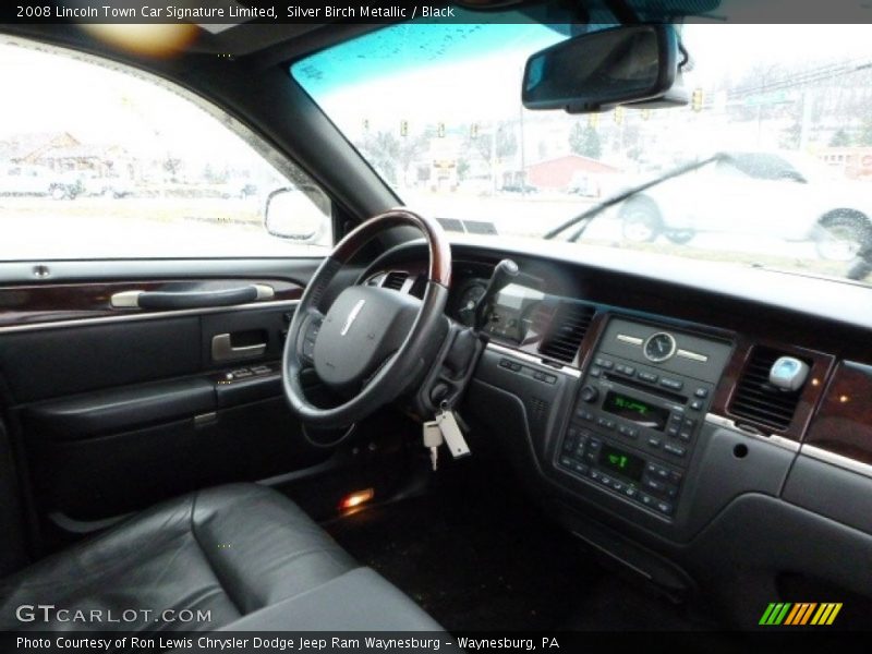 Dashboard of 2008 Town Car Signature Limited