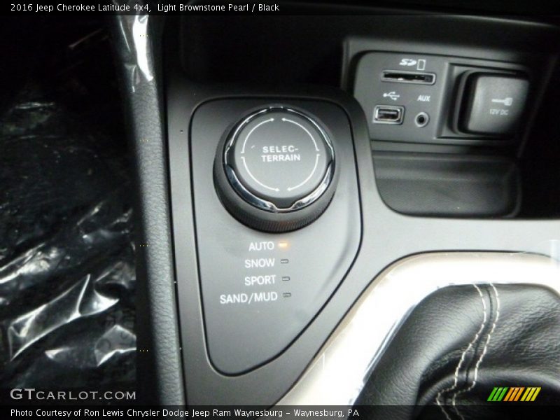 Light Brownstone Pearl / Black 2016 Jeep Cherokee Latitude 4x4