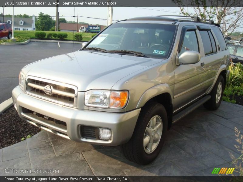 Sierra Silver Metallic / Charcoal 2001 Nissan Pathfinder LE 4x4