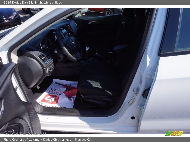 Bright White / Black 2016 Dodge Dart SE