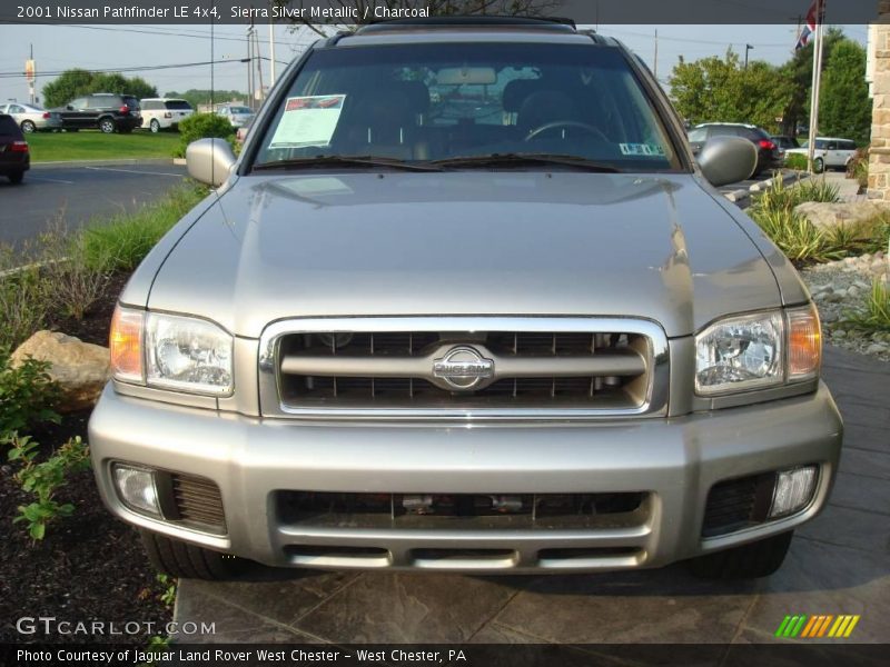 Sierra Silver Metallic / Charcoal 2001 Nissan Pathfinder LE 4x4
