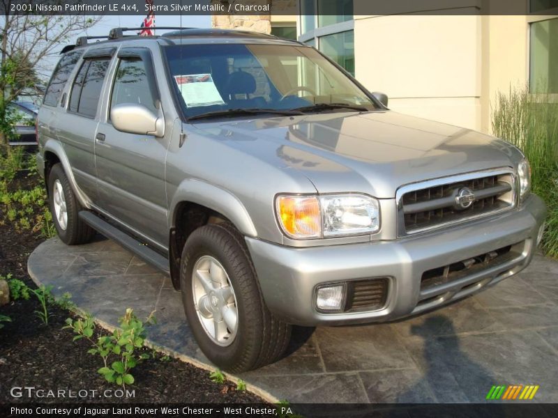 Sierra Silver Metallic / Charcoal 2001 Nissan Pathfinder LE 4x4