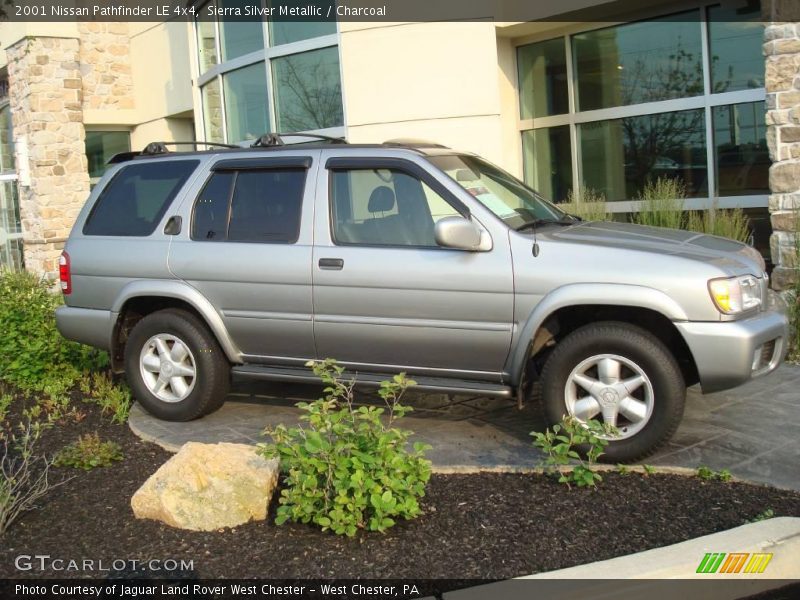 Sierra Silver Metallic / Charcoal 2001 Nissan Pathfinder LE 4x4