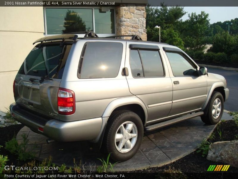 Sierra Silver Metallic / Charcoal 2001 Nissan Pathfinder LE 4x4