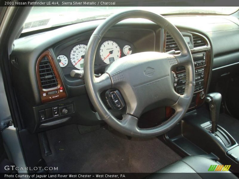 Sierra Silver Metallic / Charcoal 2001 Nissan Pathfinder LE 4x4