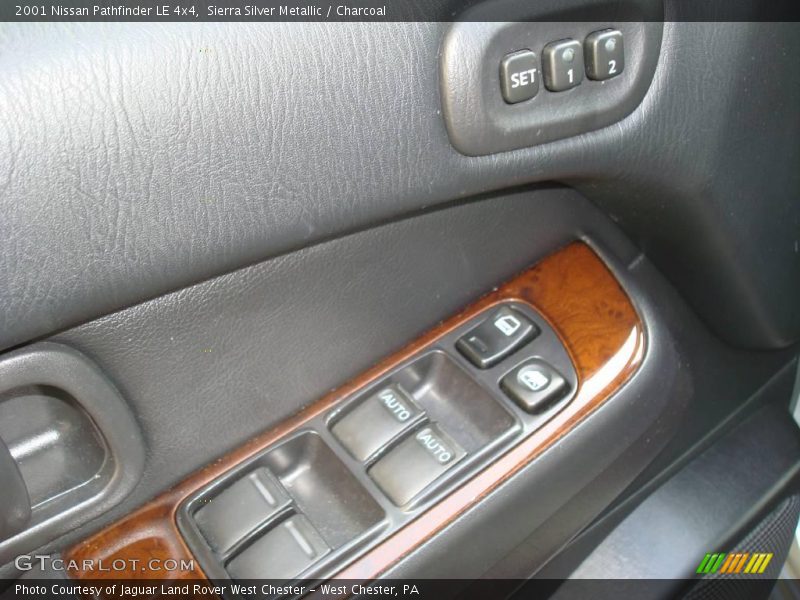 Sierra Silver Metallic / Charcoal 2001 Nissan Pathfinder LE 4x4