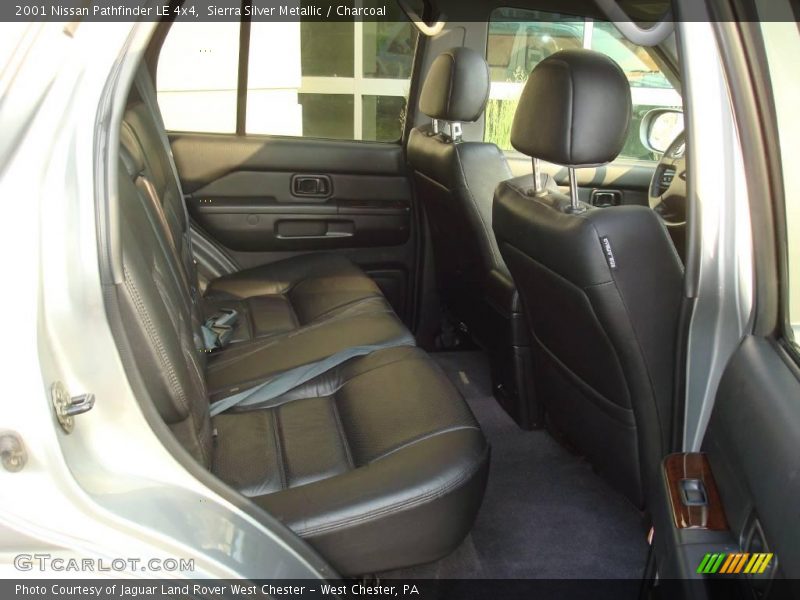 Sierra Silver Metallic / Charcoal 2001 Nissan Pathfinder LE 4x4