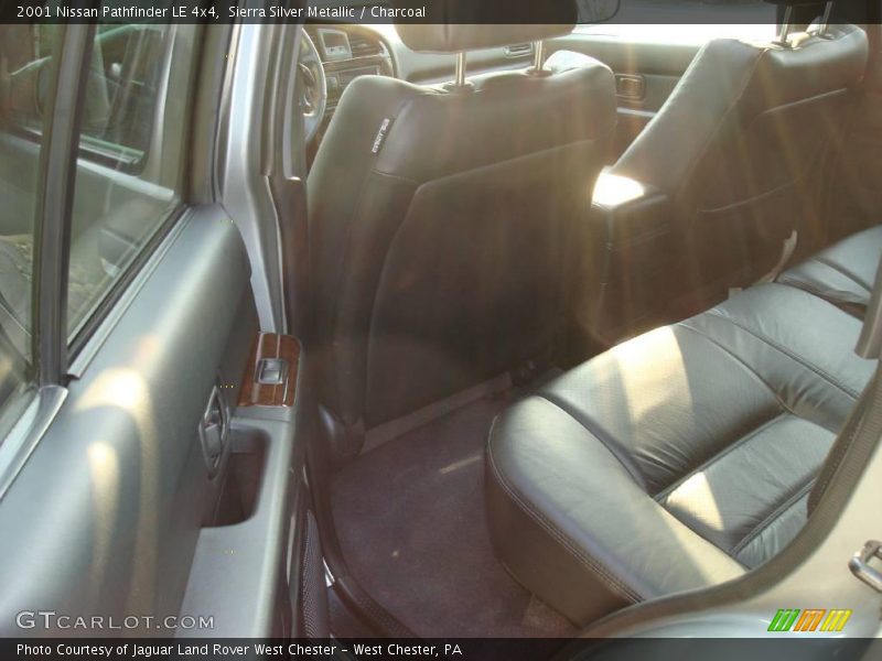 Sierra Silver Metallic / Charcoal 2001 Nissan Pathfinder LE 4x4