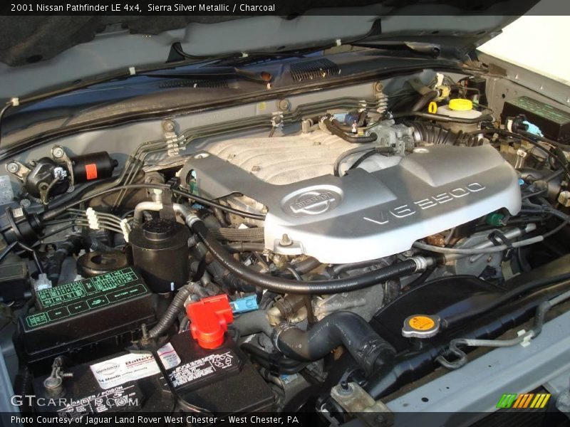 Sierra Silver Metallic / Charcoal 2001 Nissan Pathfinder LE 4x4