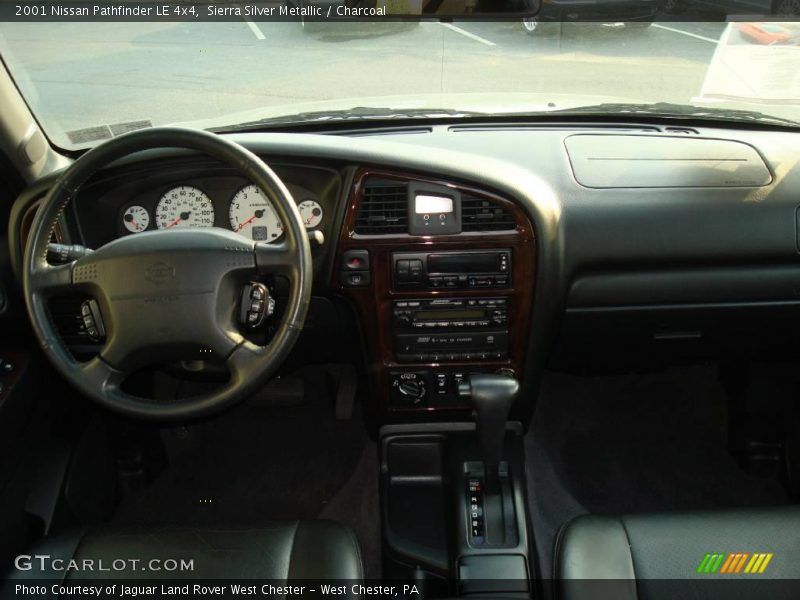 Sierra Silver Metallic / Charcoal 2001 Nissan Pathfinder LE 4x4