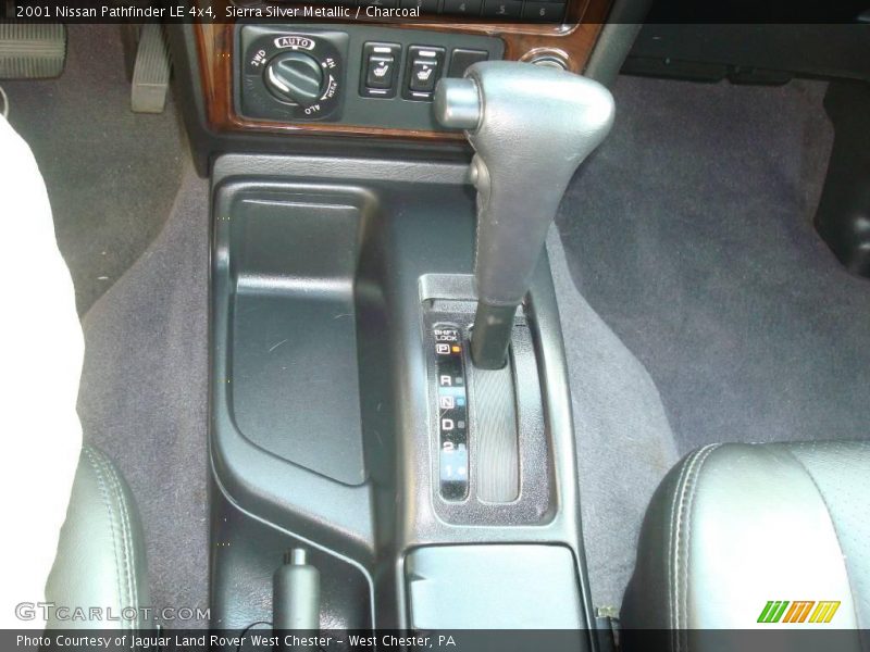 Sierra Silver Metallic / Charcoal 2001 Nissan Pathfinder LE 4x4