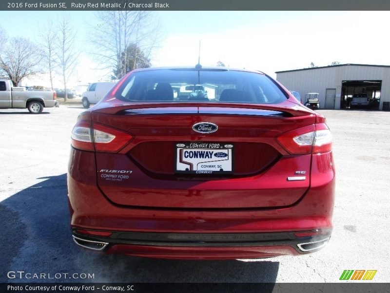 Ruby Red Metallic / Charcoal Black 2016 Ford Fusion SE
