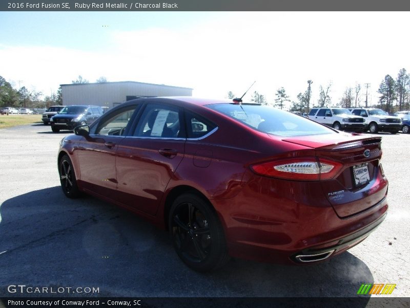 Ruby Red Metallic / Charcoal Black 2016 Ford Fusion SE