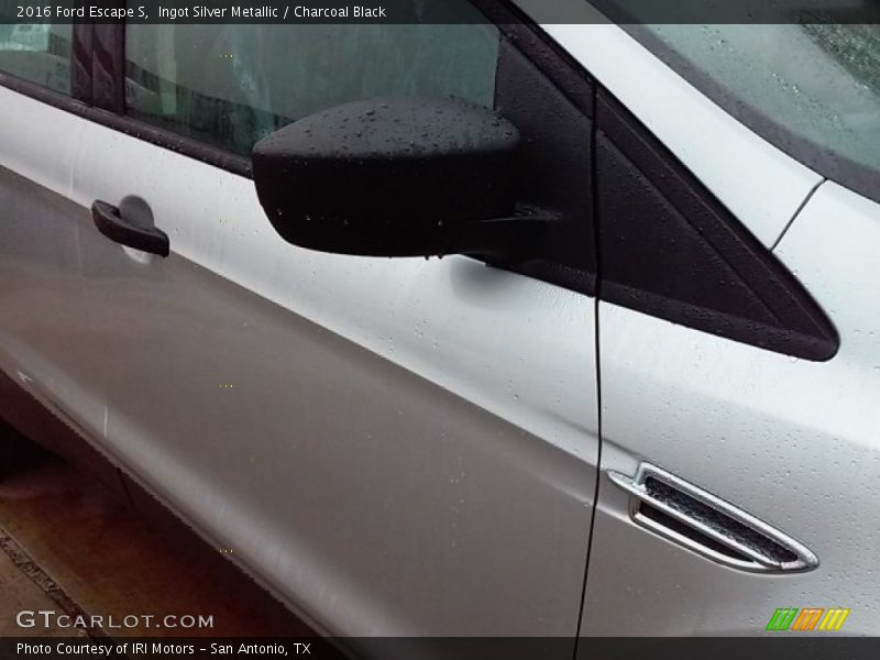 Ingot Silver Metallic / Charcoal Black 2016 Ford Escape S