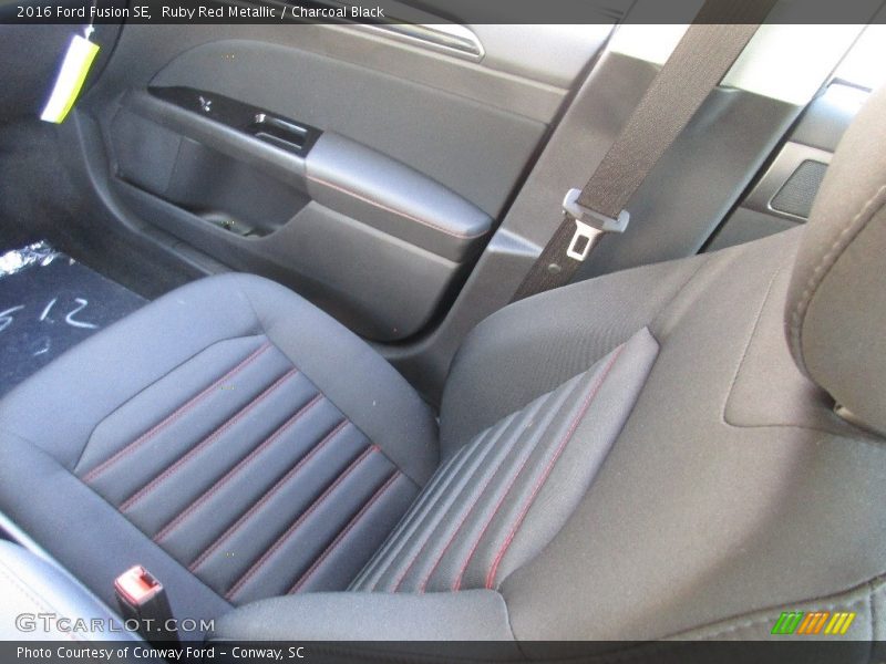 Ruby Red Metallic / Charcoal Black 2016 Ford Fusion SE