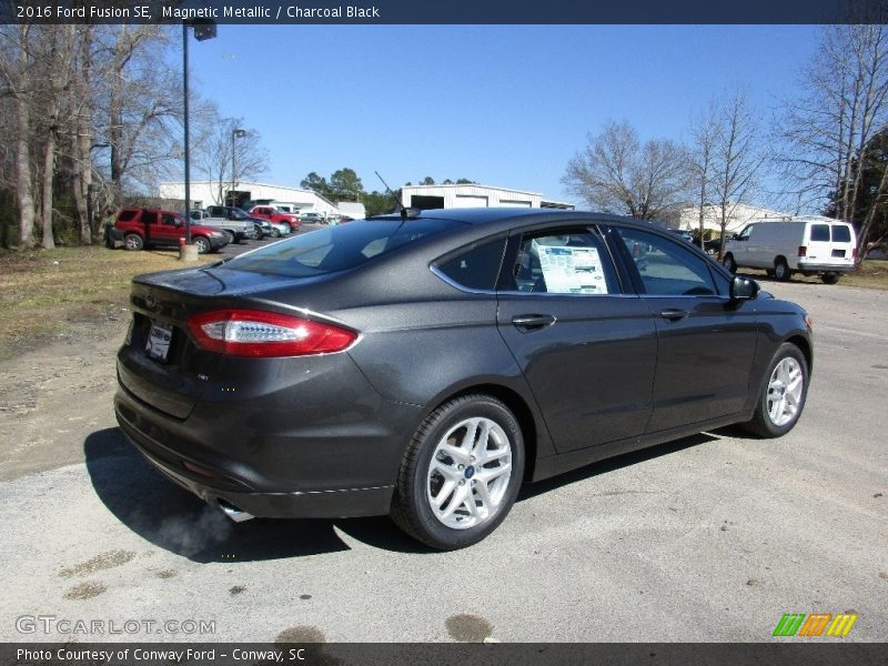Magnetic Metallic / Charcoal Black 2016 Ford Fusion SE