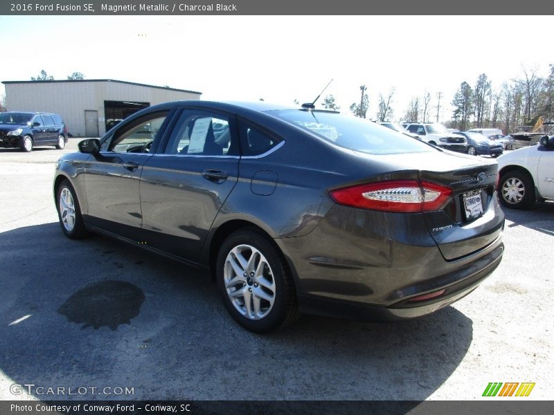 Magnetic Metallic / Charcoal Black 2016 Ford Fusion SE