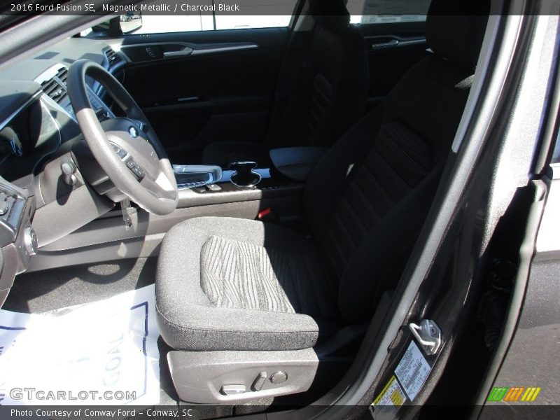Magnetic Metallic / Charcoal Black 2016 Ford Fusion SE