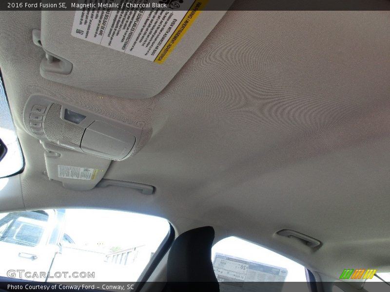 Magnetic Metallic / Charcoal Black 2016 Ford Fusion SE