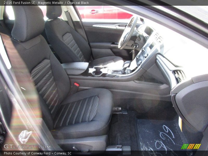 Magnetic Metallic / Charcoal Black 2016 Ford Fusion SE