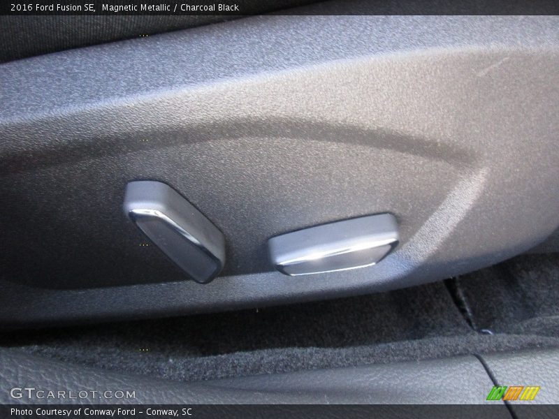 Magnetic Metallic / Charcoal Black 2016 Ford Fusion SE
