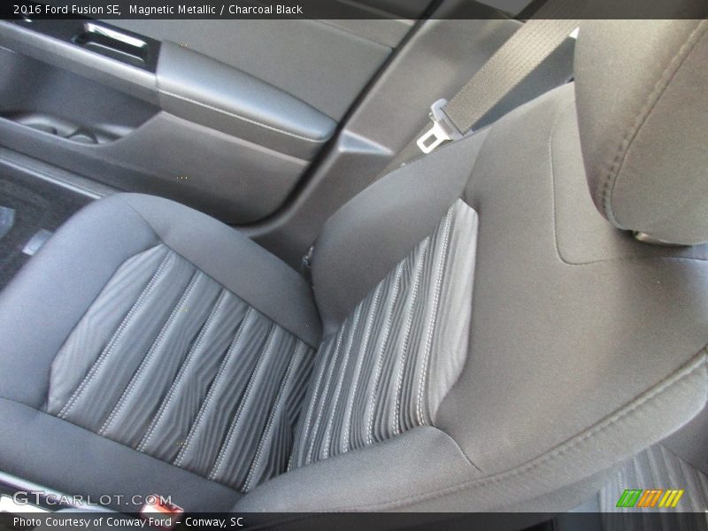 Magnetic Metallic / Charcoal Black 2016 Ford Fusion SE