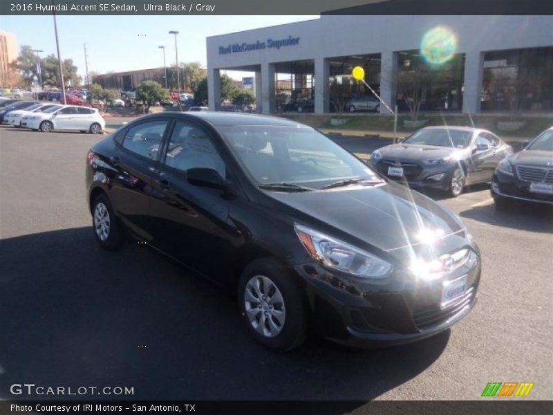 Ultra Black / Gray 2016 Hyundai Accent SE Sedan