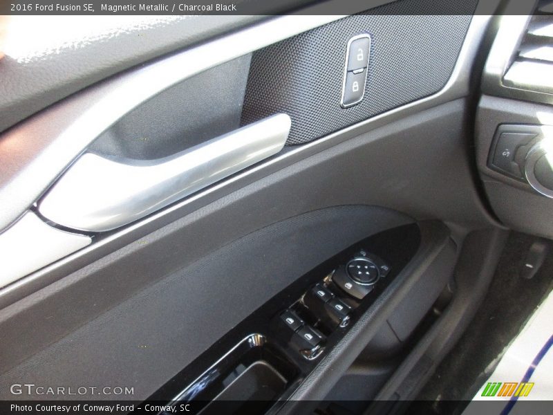 Magnetic Metallic / Charcoal Black 2016 Ford Fusion SE