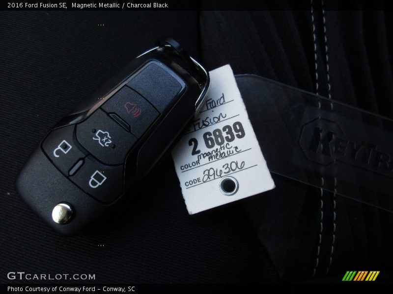 Magnetic Metallic / Charcoal Black 2016 Ford Fusion SE